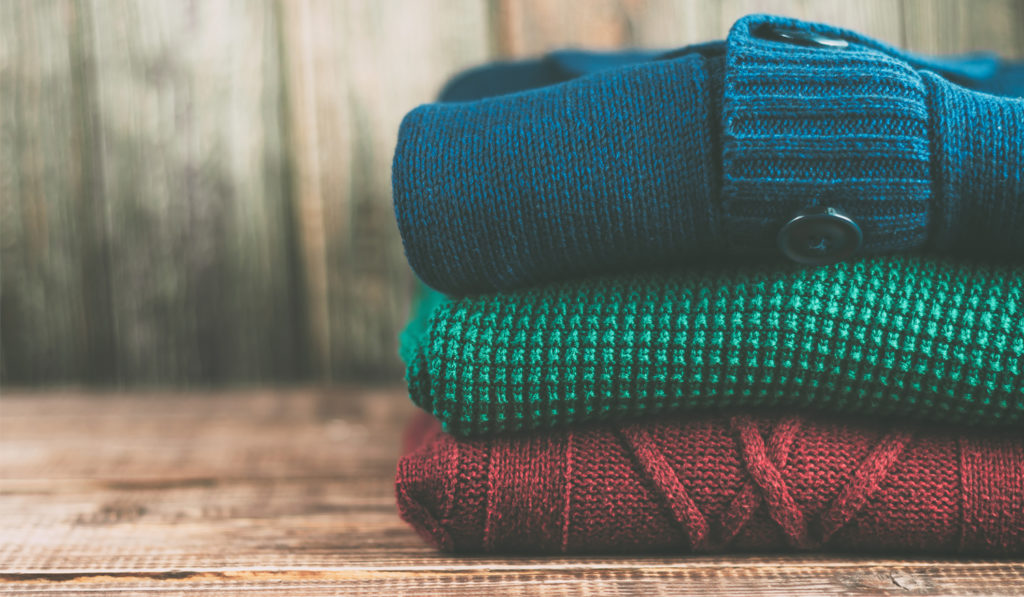像毛衣一样的衣服可以由杜邦的索罗纳等聚合物制成生物量。