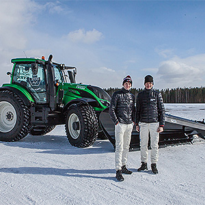 世界纪录:无人驾驶VALTRA以每小时73.171公里的速度除雪